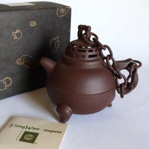 VINTAGE NEW TRADITIONAL CHINESE YIXING ZISHA LID & CHAIN HANDMADE CLAY TEAPOT